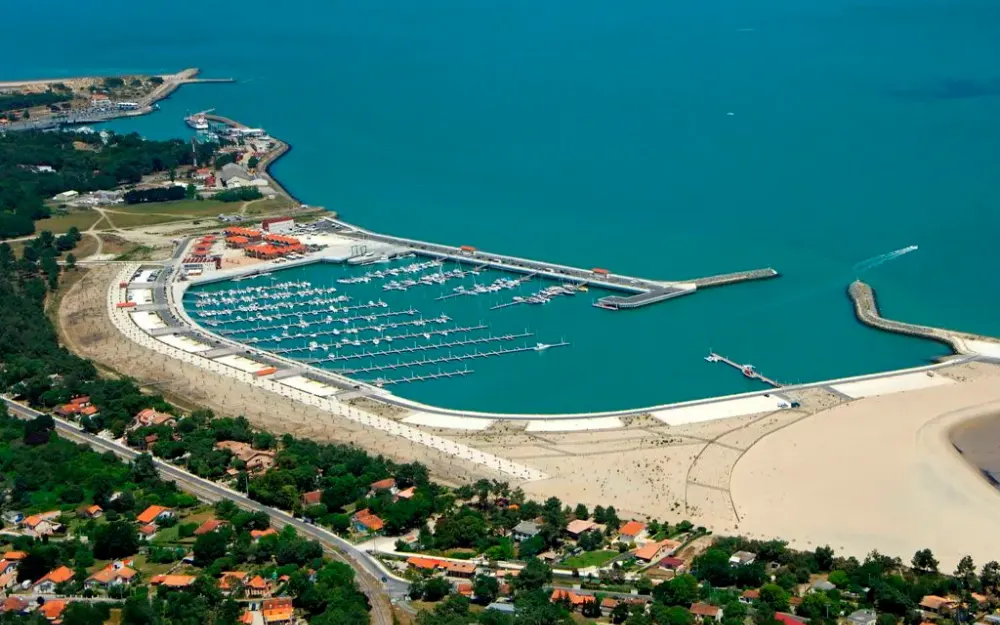 slider 0 Place de port PORT MEDOC