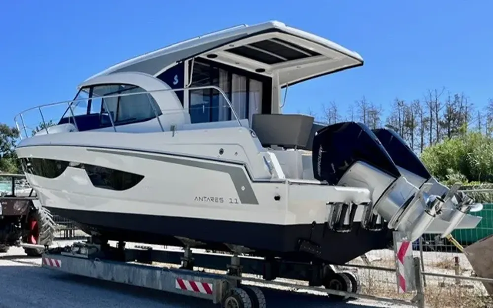 slider 2 Beneteau Antares 11 OB