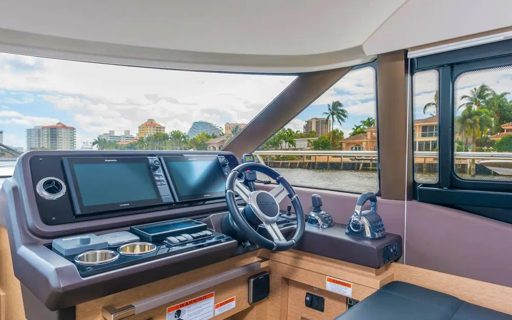 slider 10 Prestige Yachts 460 Fly