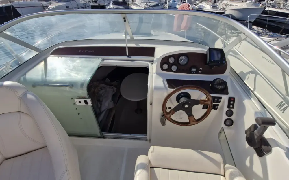 slider 10 Jeanneau Leader 705
