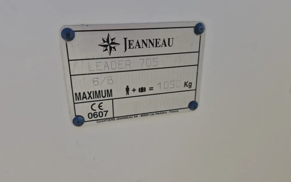 slider 19 Jeanneau Leader 705