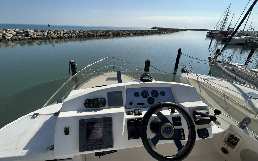 slider 6 Sealine  F 34