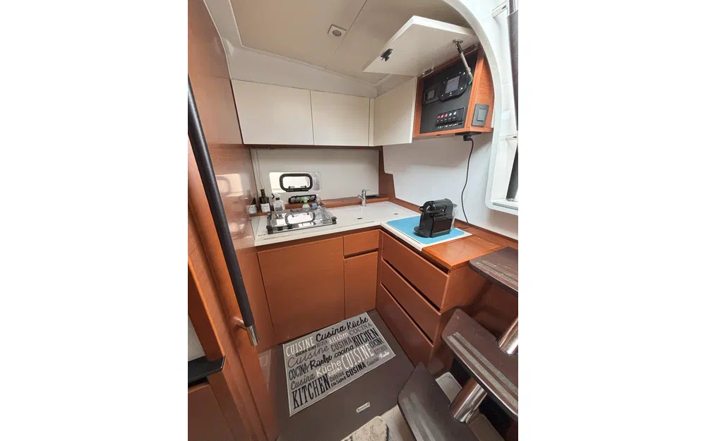 slider 10 Jeanneau Leader 40