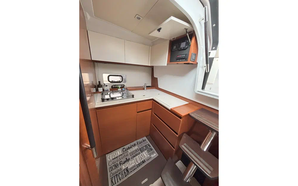 slider 11 Jeanneau Leader 40