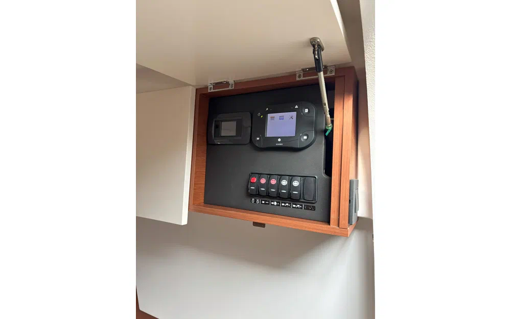 slider 12 Jeanneau Leader 40