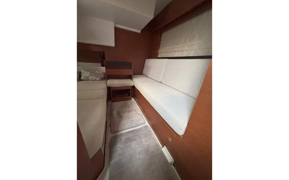 slider 17 Jeanneau Leader 40