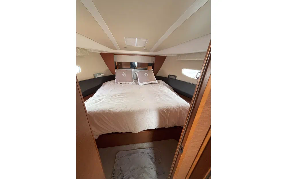 slider 1 Jeanneau Leader 40