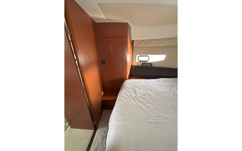 slider 2 Jeanneau Leader 40