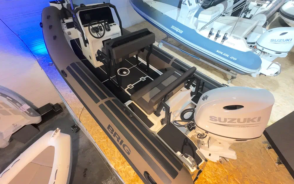 slider 9 Brig Navigator 20