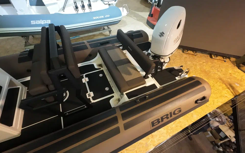 slider 11 Brig Navigator 20