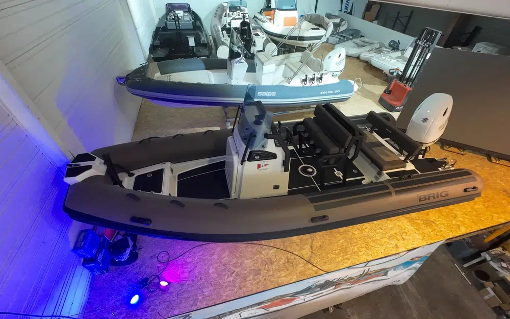 slider 4 Brig Navigator 20