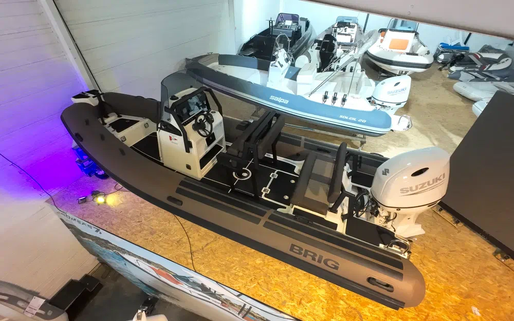 slider 5 Brig Navigator 20