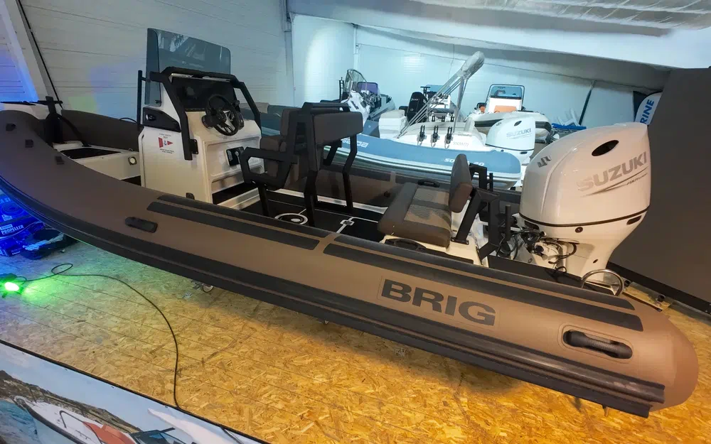 slider 6 Brig Navigator 20