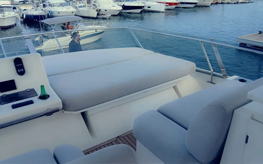 slider 0 Prestige Yachts PRESTIGE 630