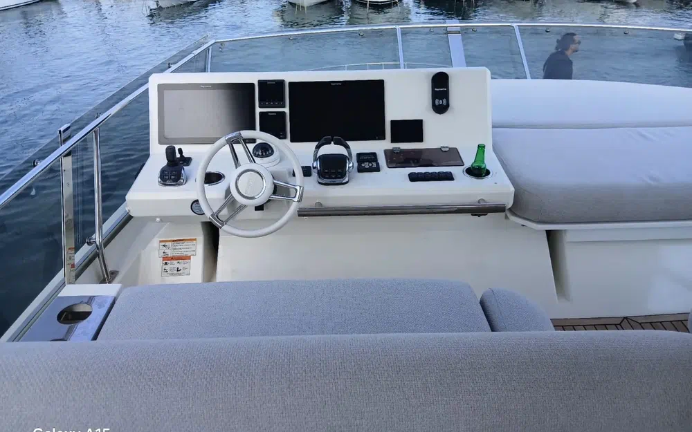 slider 2 Prestige Yachts PRESTIGE 630