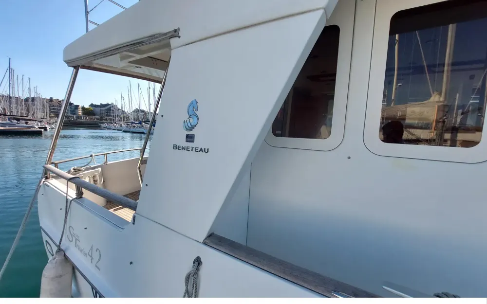 slider 10 Beneteau Swift Trawler 42
