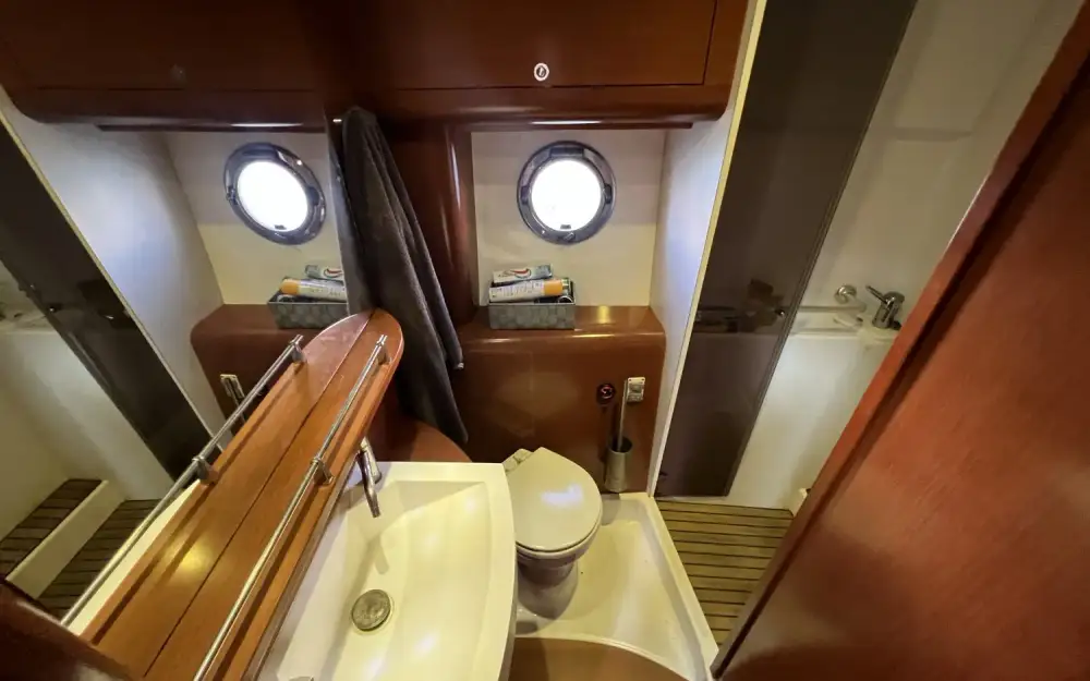 slider 9 Beneteau Monte Carlo 42