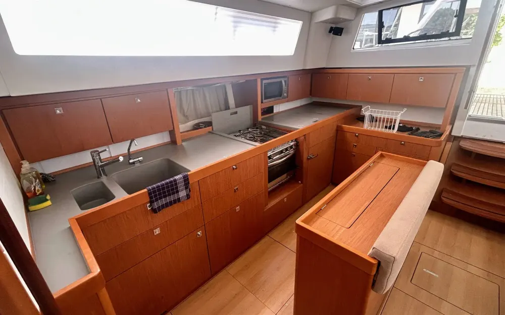 slider 14 Beneteau Sense 50