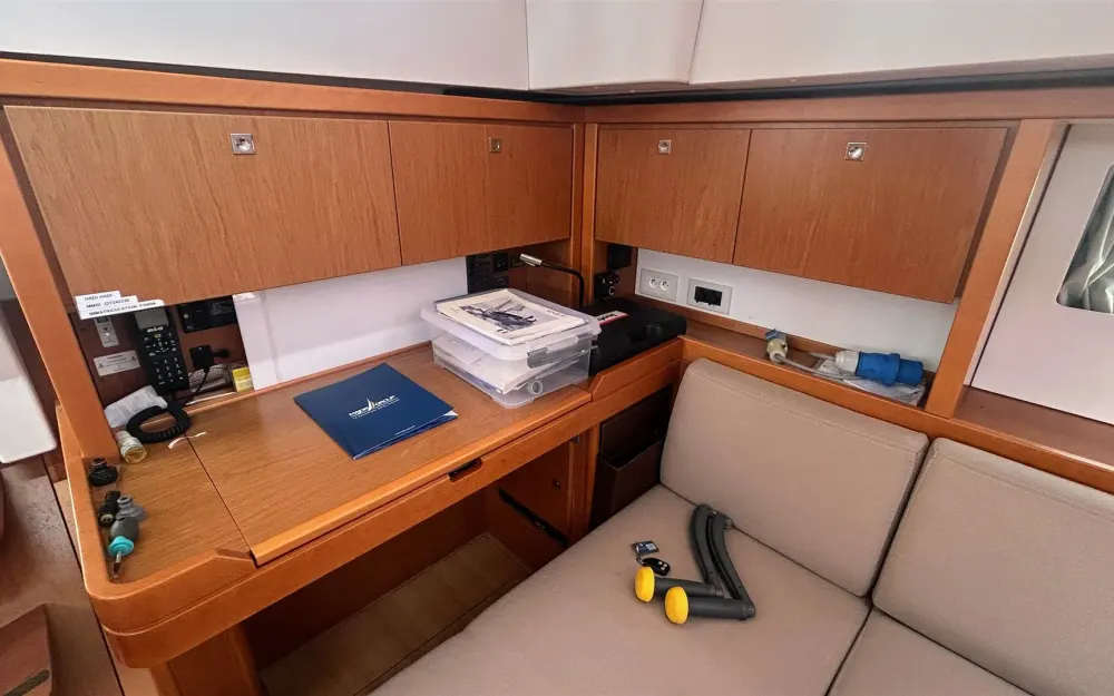 slider 16 Beneteau Sense 50