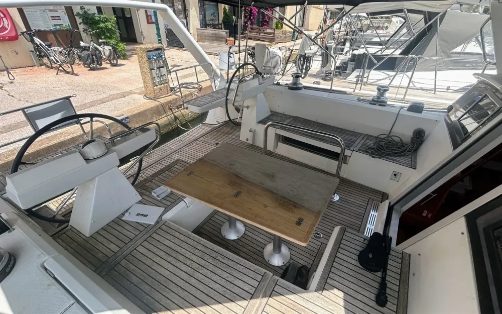 slider 2 Beneteau Sense 50