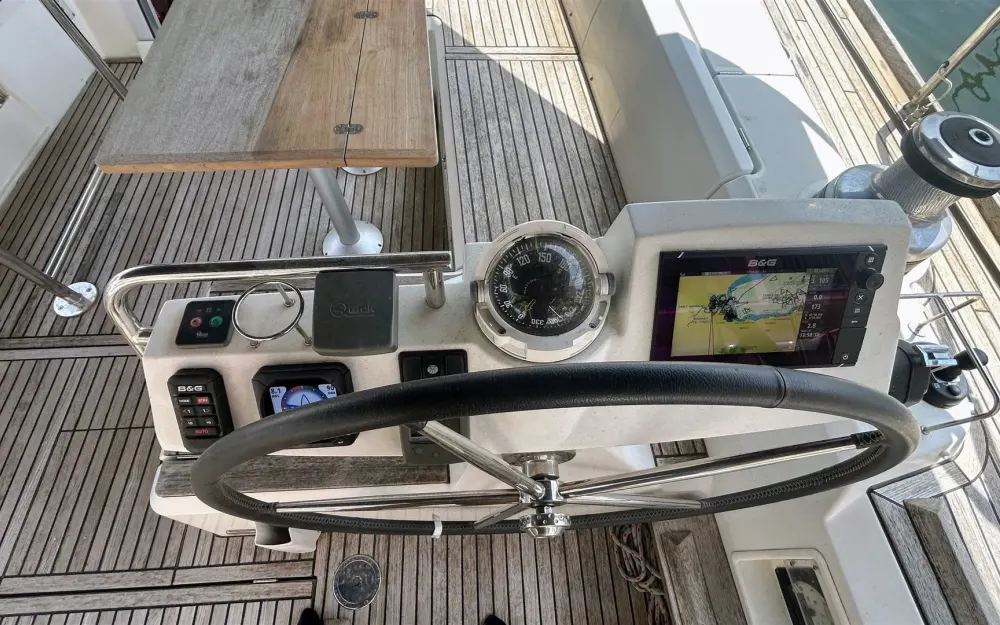 slider 4 Beneteau Sense 50