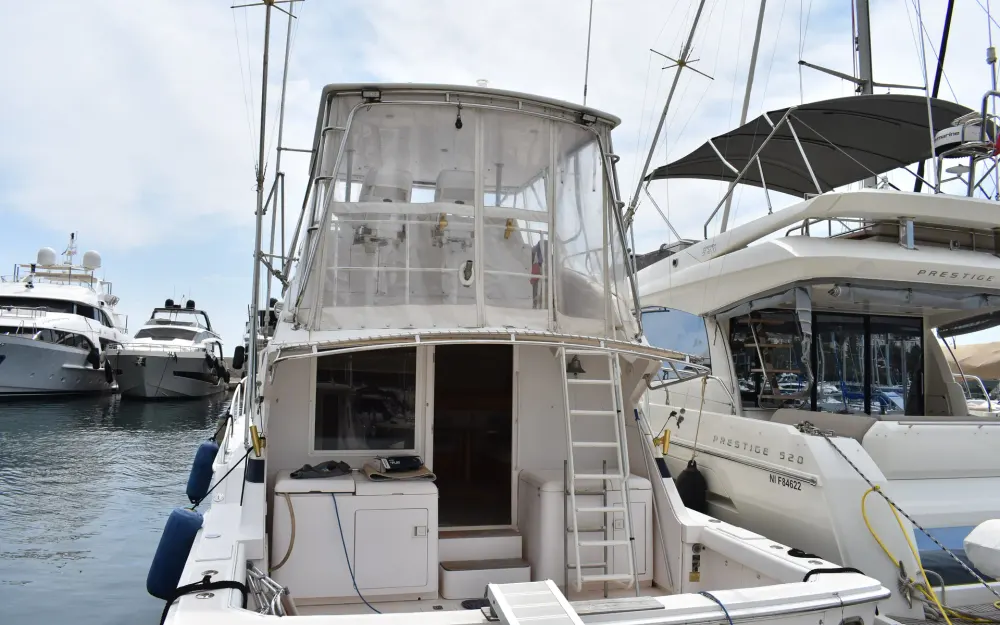 slider 10 Bertram  46 Convertible