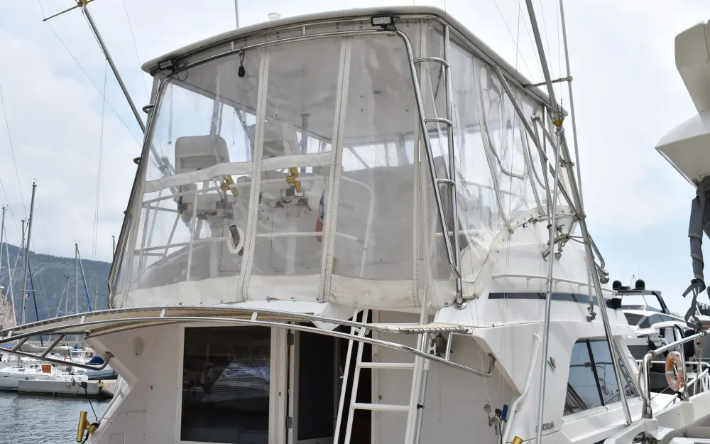 slider 12 Bertram  46 Convertible