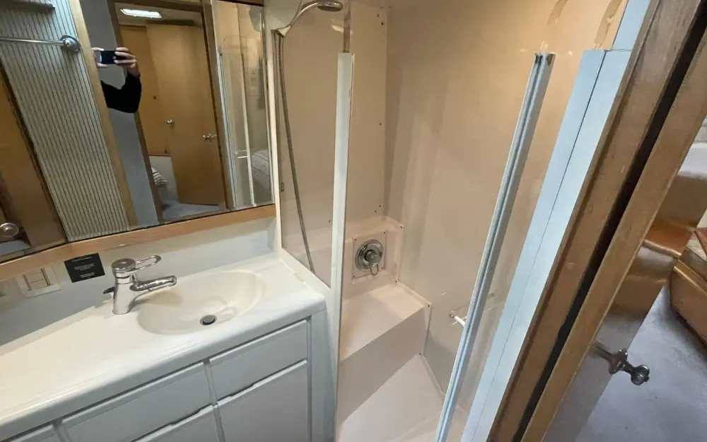slider 28 Bertram  46 Convertible