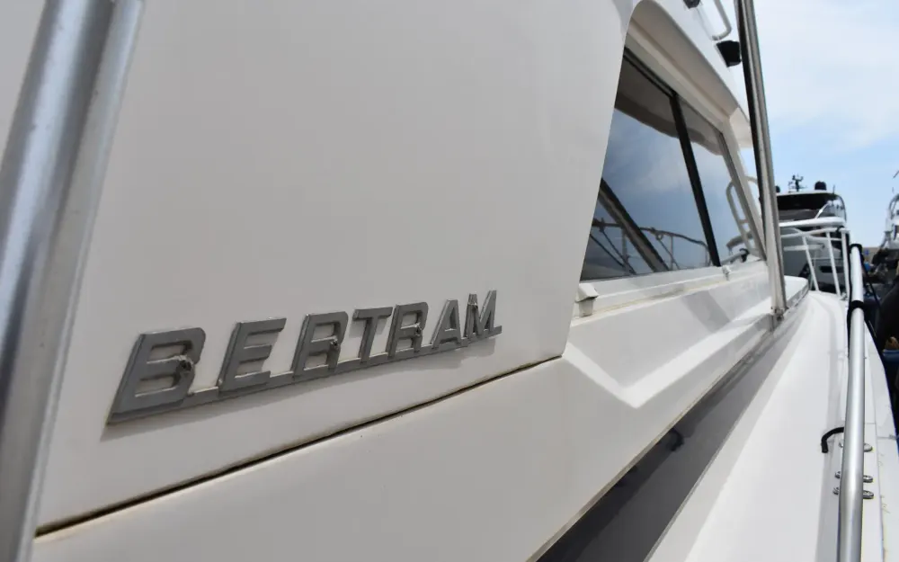 slider 8 Bertram  46 Convertible