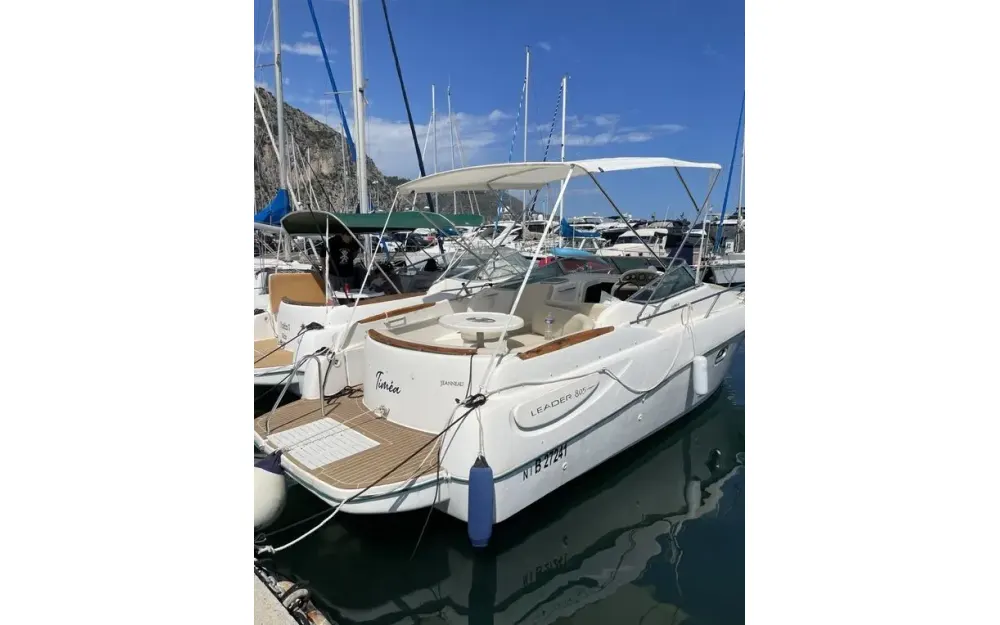 slider 1 Jeanneau Leader 805
