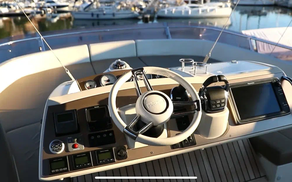 slider 10 Prestige Yachts 620 S