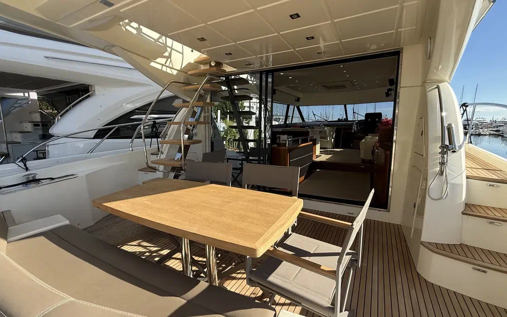 slider 12 Prestige Yachts 620 S