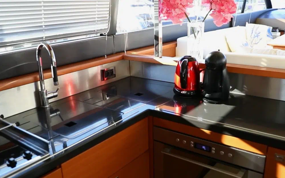 slider 28 Prestige Yachts 620 S