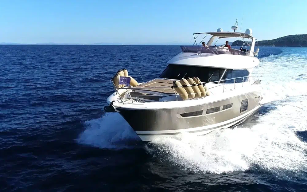 slider 3 Prestige Yachts 620 S