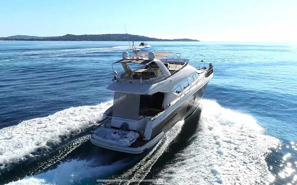 slider 5 Prestige Yachts 620 S