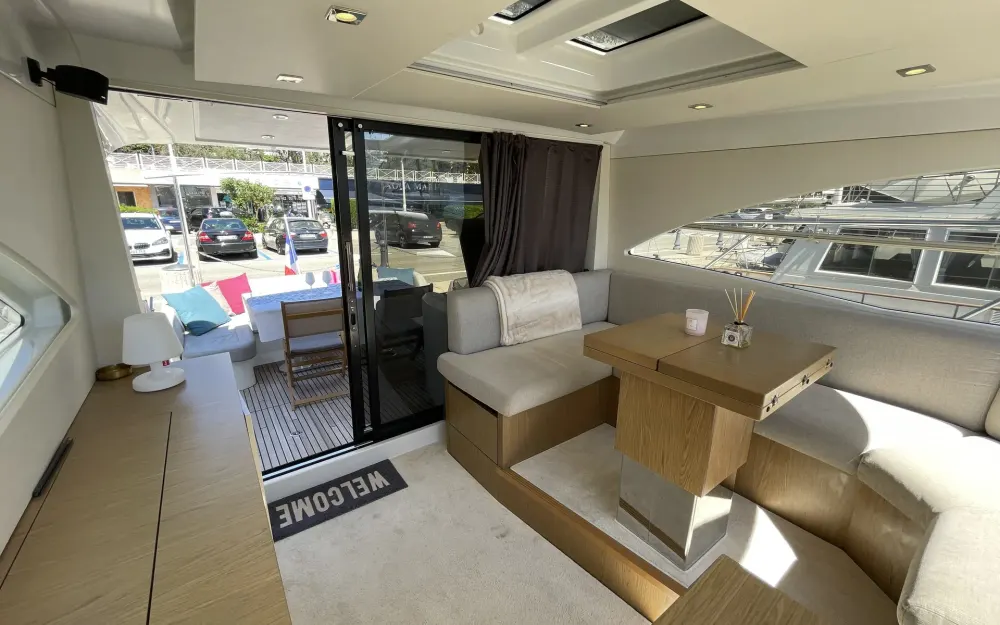 slider 10 Beneteau Gran Turismo 49
