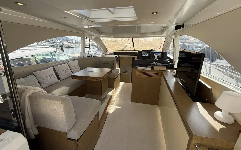 slider 17 Beneteau Gran Turismo 49