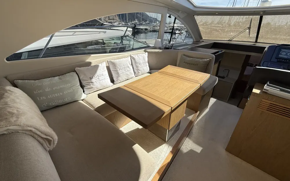 slider 18 Beneteau Gran Turismo 49