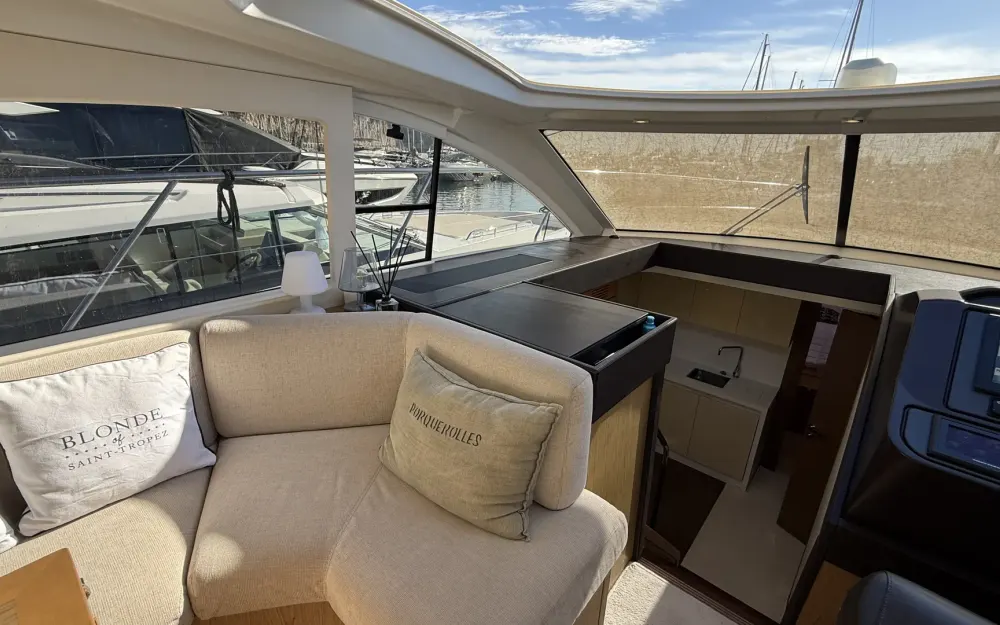slider 27 Beneteau Gran Turismo 49