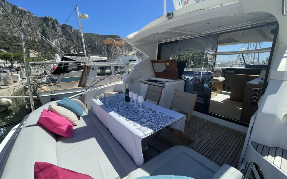 slider 2 Beneteau Gran Turismo 49