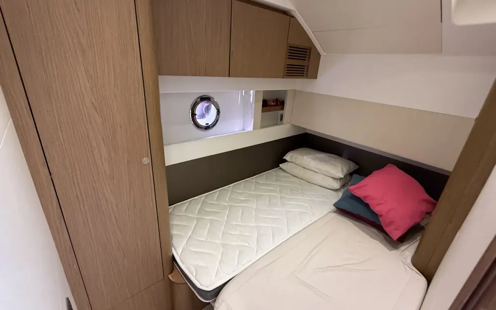 slider 33 Beneteau Gran Turismo 49