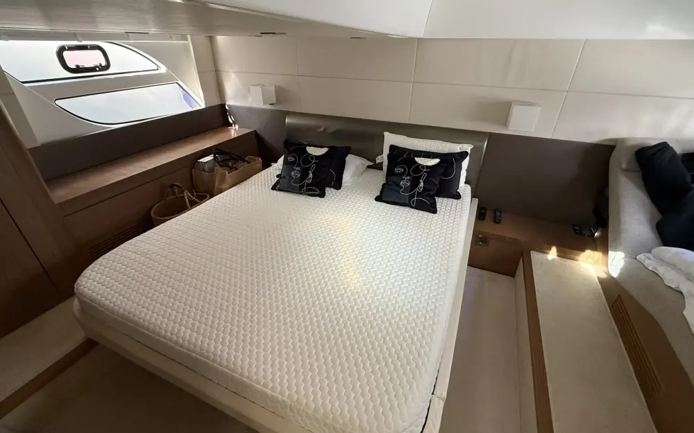 slider 34 Beneteau Gran Turismo 49