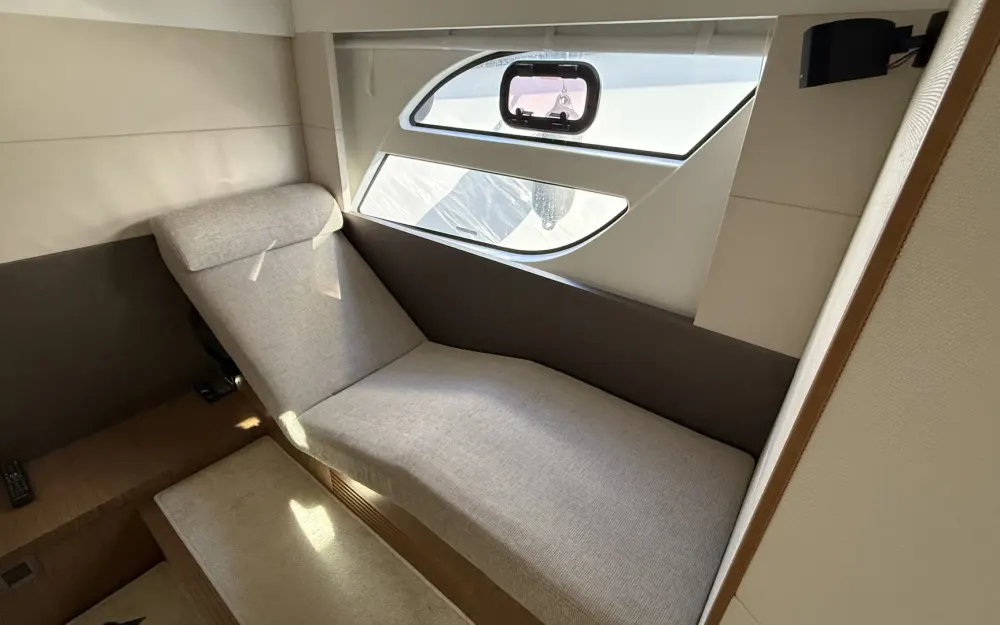 slider 36 Beneteau Gran Turismo 49