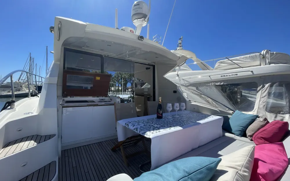 slider 3 Beneteau Gran Turismo 49