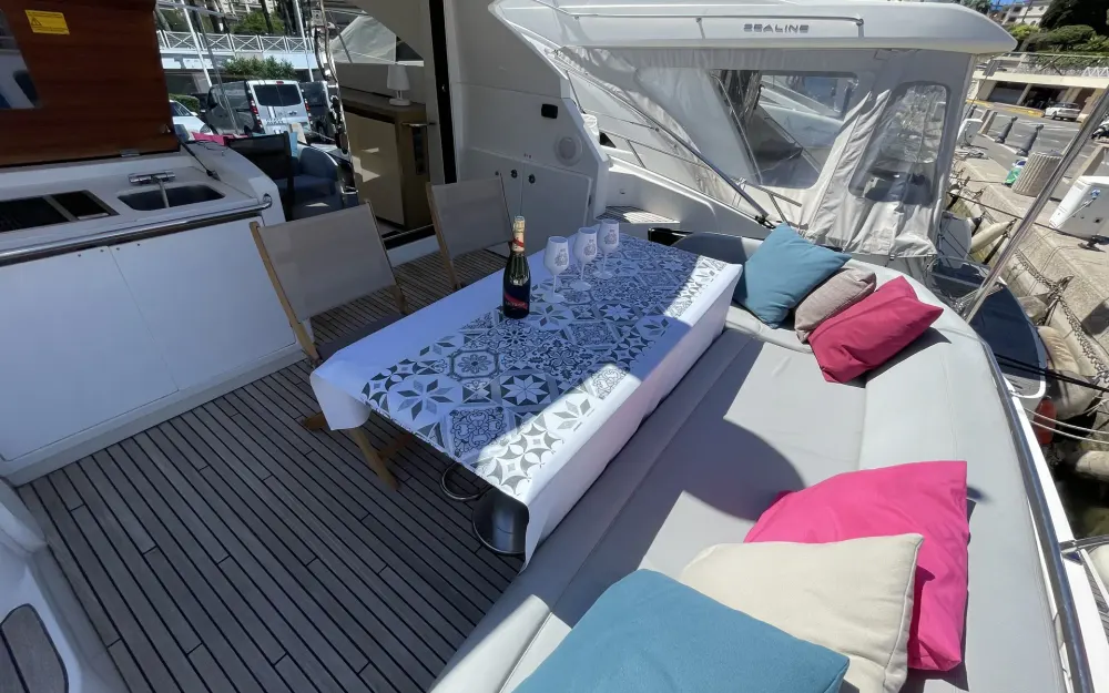 slider 4 Beneteau Gran Turismo 49