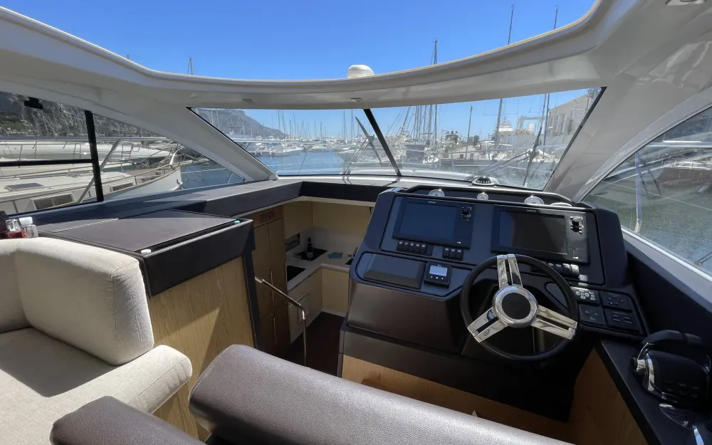 slider 7 Beneteau Gran Turismo 49