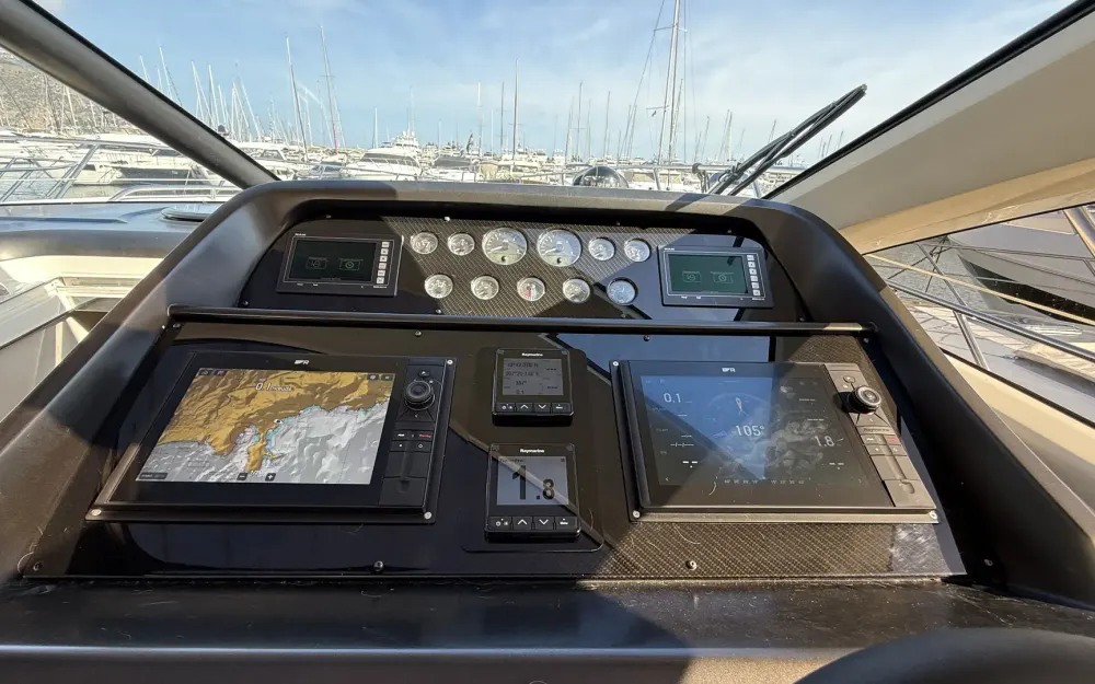 slider 9 Sunseeker Predator 60
