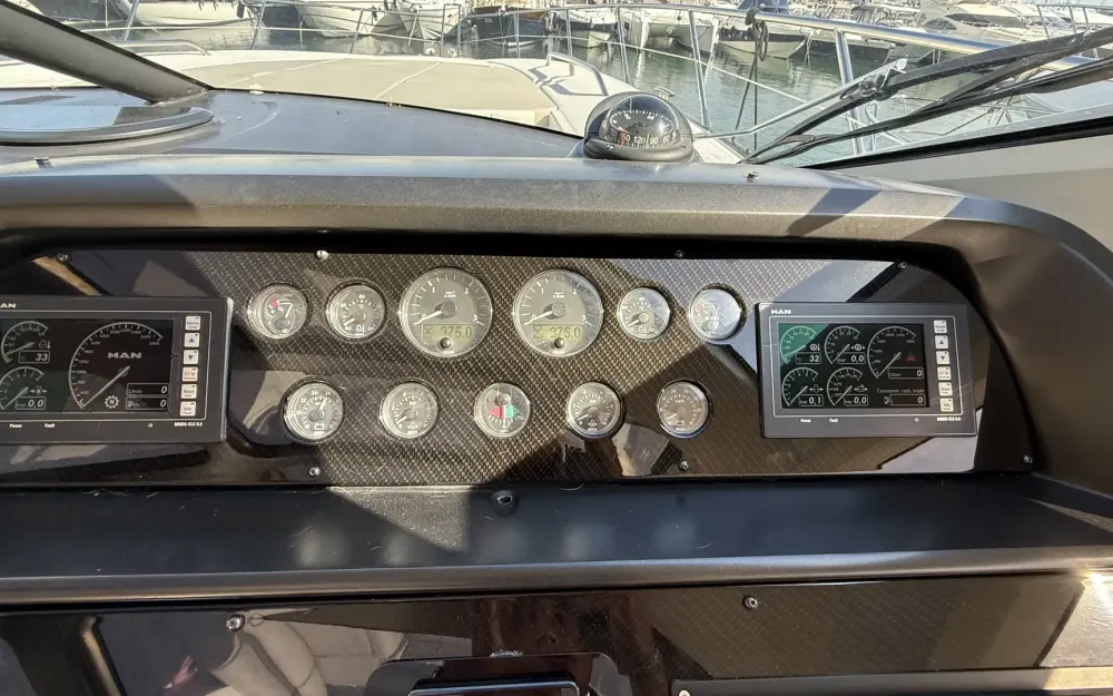 slider 12 Sunseeker Predator 60