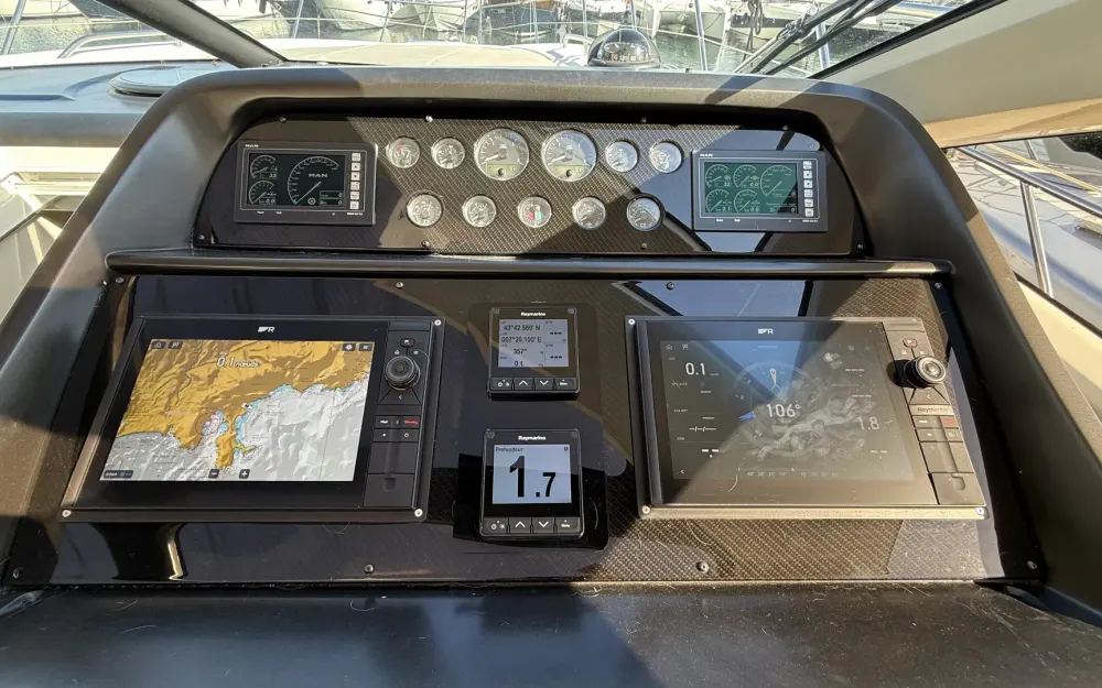 slider 13 Sunseeker Predator 60