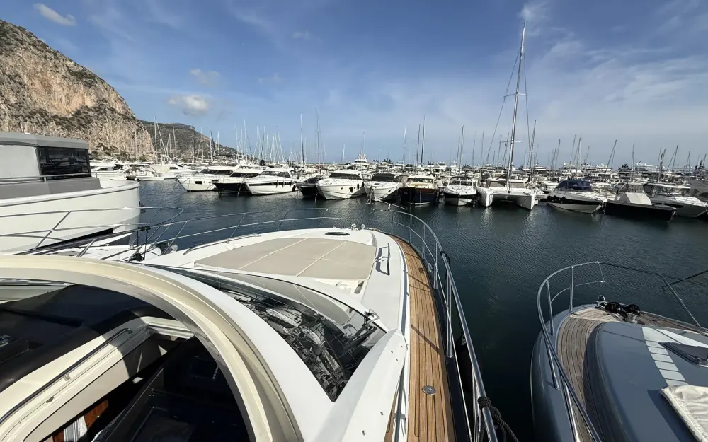 slider 17 Sunseeker Predator 60